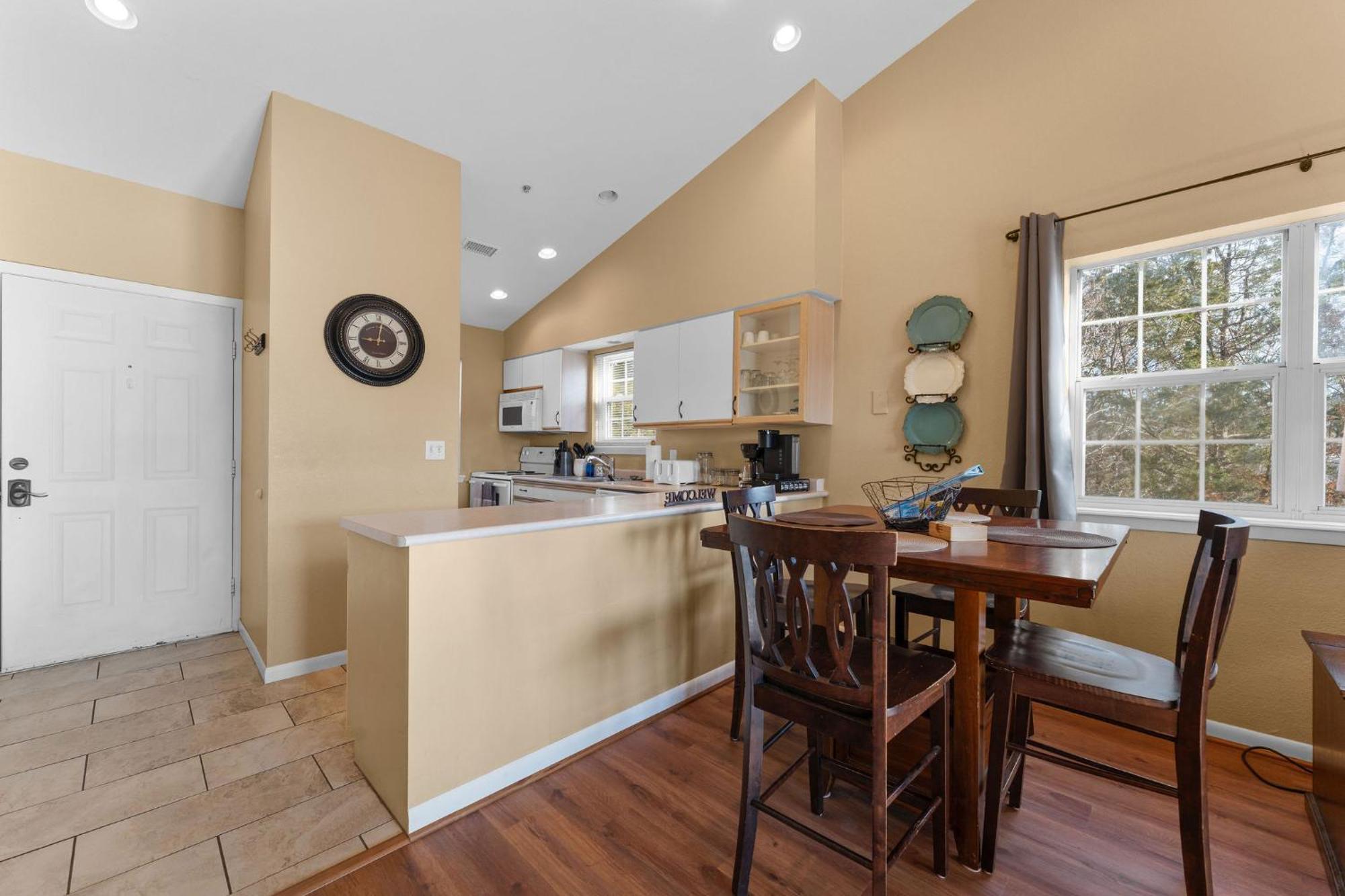 Cozy Top Floor 2Br Condo With View And Amenities!! Point Lookout Buitenkant foto