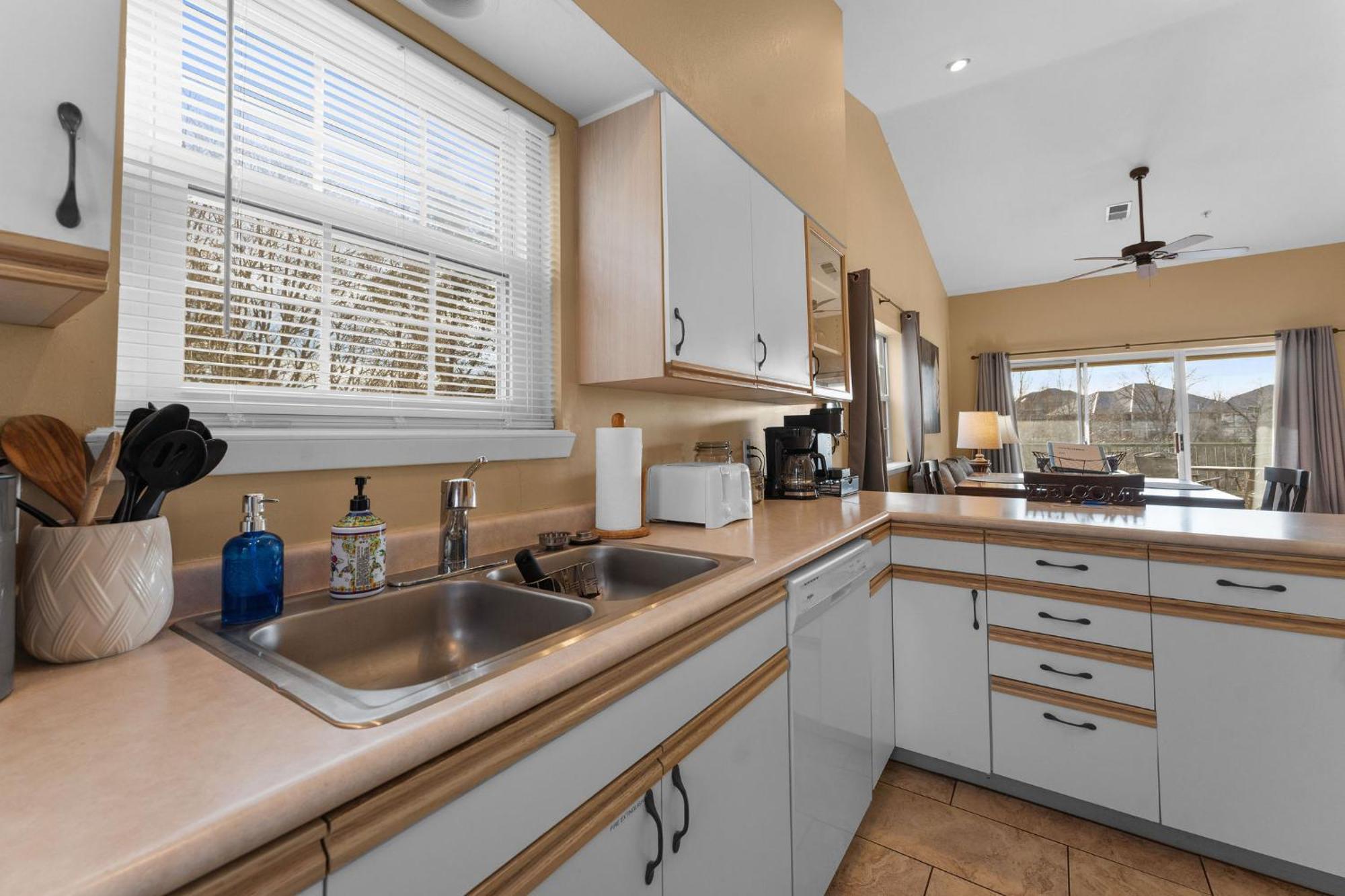 Cozy Top Floor 2Br Condo With View And Amenities!! Point Lookout Buitenkant foto
